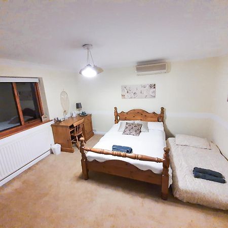 Old Slade Cottage - Train To London 30Mins, Heathrow 15Mins Away,Free Parking - En-Suit Rooms West Drayton  ภายนอก รูปภาพ