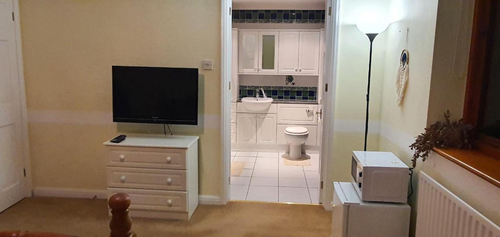 Old Slade Cottage - Train To London 30Mins, Heathrow 15Mins Away,Free Parking - En-Suit Rooms West Drayton  ห้อง รูปภาพ